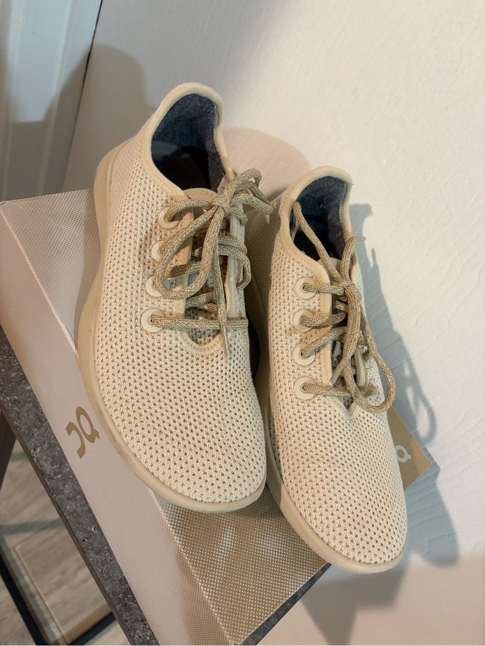 Allbirds Tree Runners in wheat size 8 - Picture 2 of 5